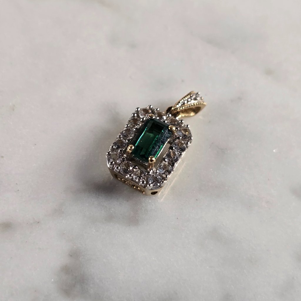 Womens Vintage Estate 10k Yellow Gold Pendant W/ Emerald Stone ? 1.0g E4387